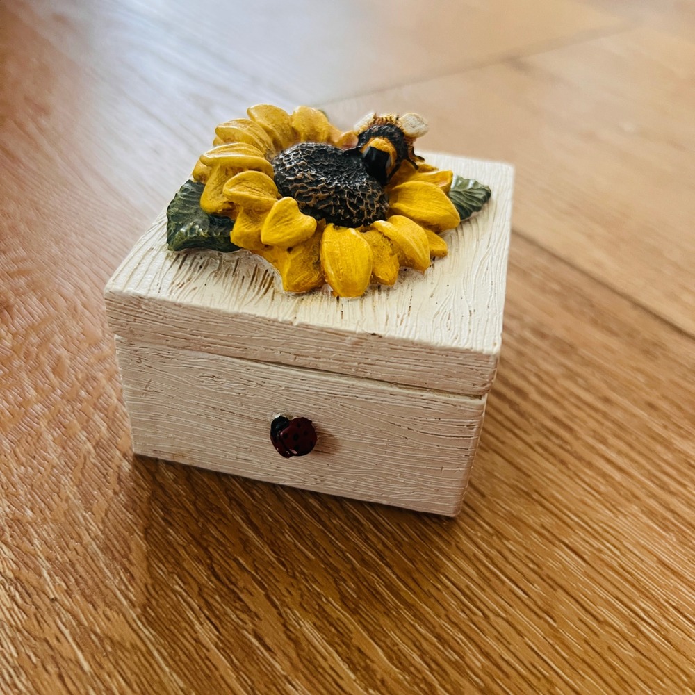 Vintage 1997 FIGI Simply Sunflower Trinket Box Bee Ladybug Resin Small Bee